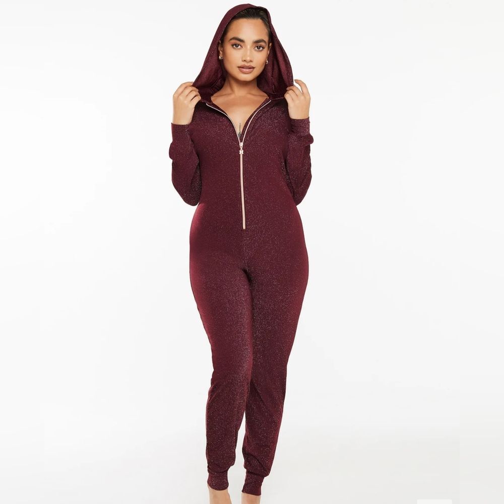 Savage x Fenty Sleep & Shine Hooded Onesie Red Gold Sparkle Jumpsuit Medium NWOT